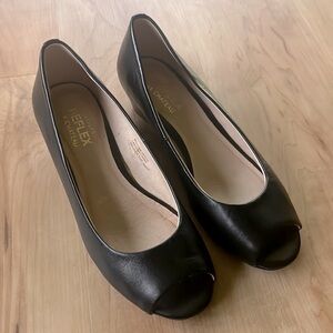 le chateau Moda Reflex Black Leather Peep Toe Wedge